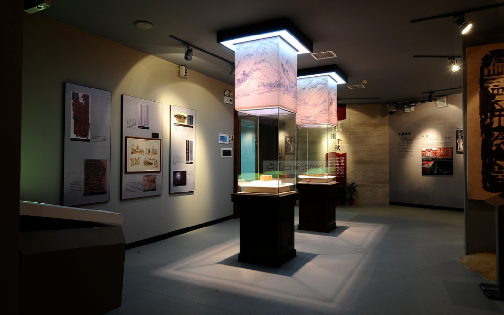 云南民族博物馆智能导览系统硬件怎么选，小泥人导览机助力博物馆智慧再升级。